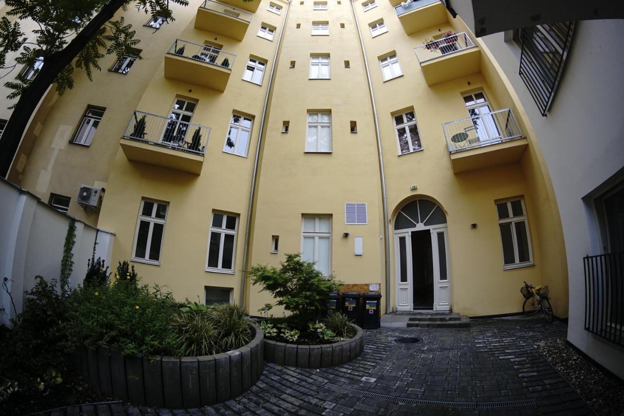 420Welcome.Inn Praag Buitenkant foto